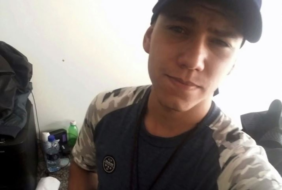 Matheus Silva Noga, de 22 anos, morreu baleado durante confusão no Largo da Ordem, em Curitiba — Foto: Reprodução/RPC