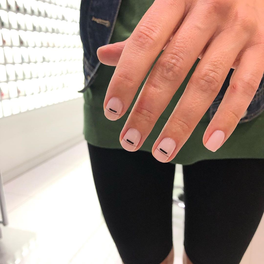 Virgin Nails (ou unhas virgens): a próxima tendência de nail art do Instagram que você precisa conhecer (Foto: Instagram @mrs_yuli/ Reprodução)