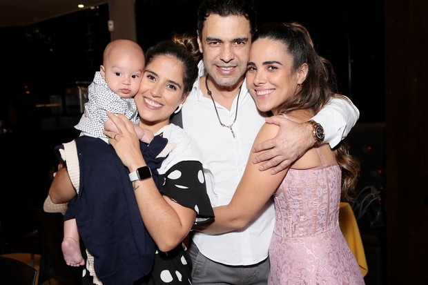 Camilla Camargo com o filho, Joaquim, Zezé di Camargo e Wanessa (Foto: Manuela Scarpa e Marcos Ribas/Brazil News)