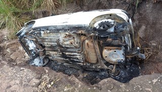 Carro é encontrado com corpos carbonizados em estrada na zona rural de Nazaré da Mata