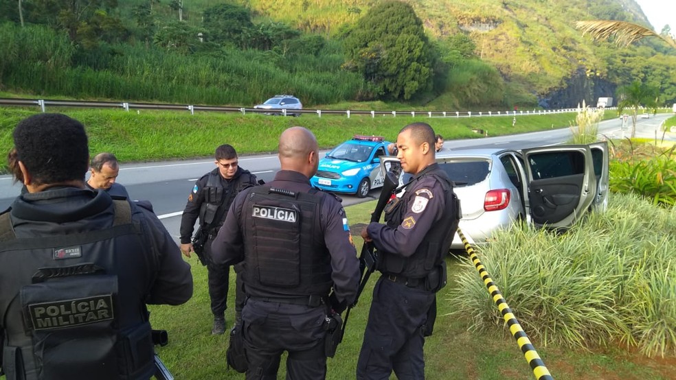 Perícia foi feita pelos policiais na manhã desta quarta-feira (3)  — Foto: Marcelo Santos/ Inter TV 