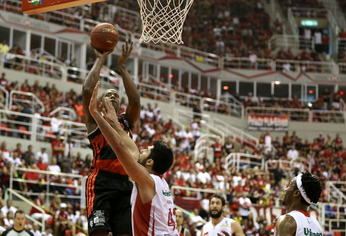 Com convite para a Summer League, MVP Meyinsse tem futuro incerto