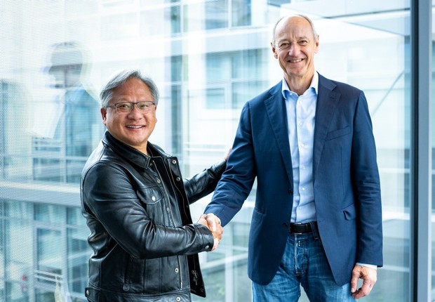 Jensen Huag, fundador e CEO da NVIDIA, e Roland Busch, CEO da Siemens  (Foto: Divulgação)