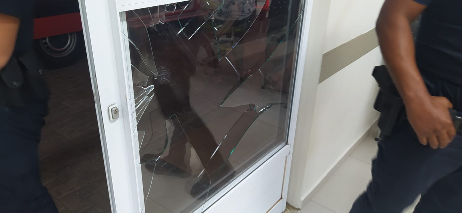 Jovem ofende funcionária e quebra porta de vidro em UPA de Rio Preto