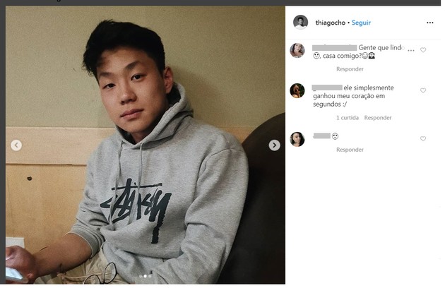 Numa foto sem óculos, até pedido de casamento Thiago recebeu de fãs de Pyong (Foto: Reprodução/Instagram)