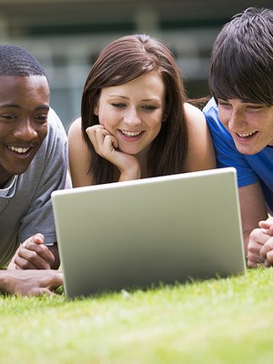Computador Jovem Internet Redes sociais (Foto: Shutterstock)