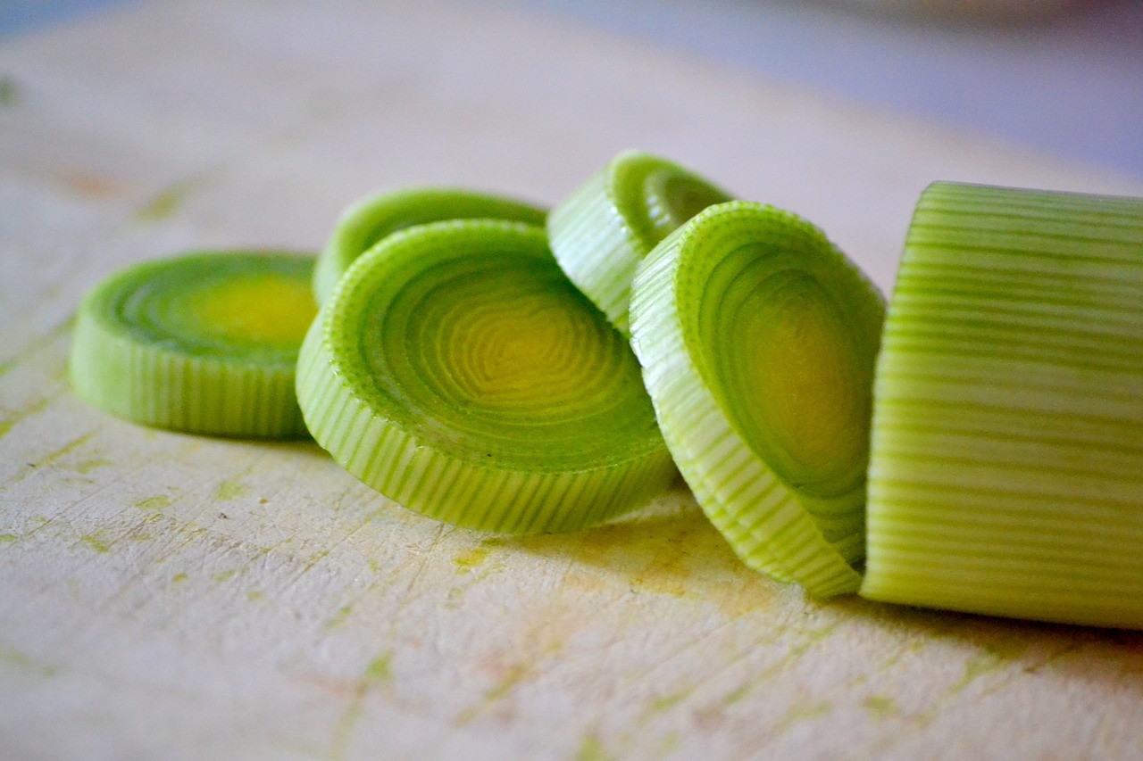 De sabor suave, mas marcante, o alho-poró é superversátil: vai bem cru em uma salada ou refogado em um molho (Foto: Pixabay / Susann Wagner / CreativeCommons)