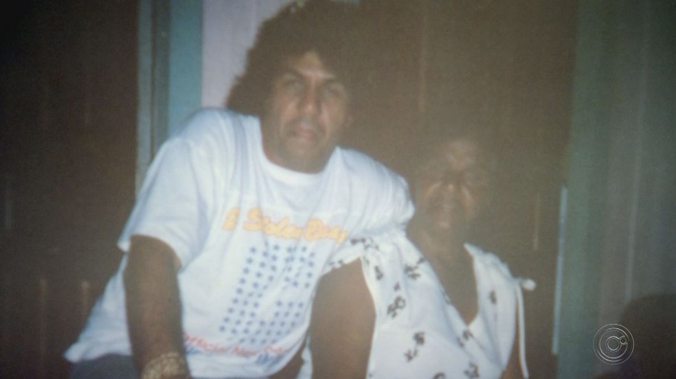 Irmã de Marciano revela que cantor era ‘gato’ e escondia a idade verdadeira — Foto: TV TEM/Reprodução