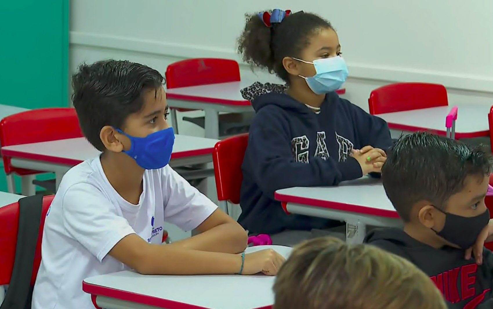 Parte das escolas de SP decide manter uso da máscara mesmo após fim da obrigatoriedade 