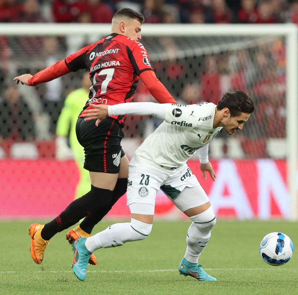 Veiga passa por cirurgia no tornozelo e não deve mais jogar na temporada 