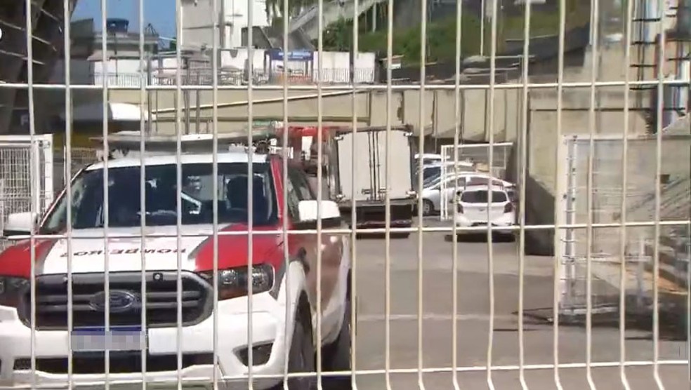 Tubulação rompe e alaga setor de UTI em hospital de campanha da Fonte Nova em Salvador; unidade trata pacientes com Covid-19 — Foto: Reprodução/TV Bahia
