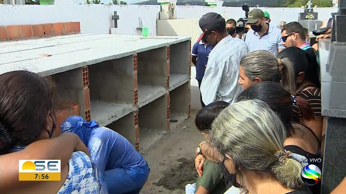 Corpo De Mulher Encontrado Em área De Matagal é Sepultado No Município De Areia Branca Sergipe 3142