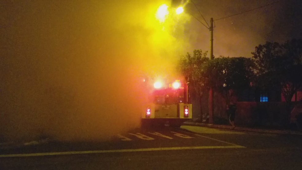 Moradores do Luz da Esperan&ccedil;a reclamam de queimada com chamas fortes em Rio Preto &mdash; Foto: Arquivo Pessoal