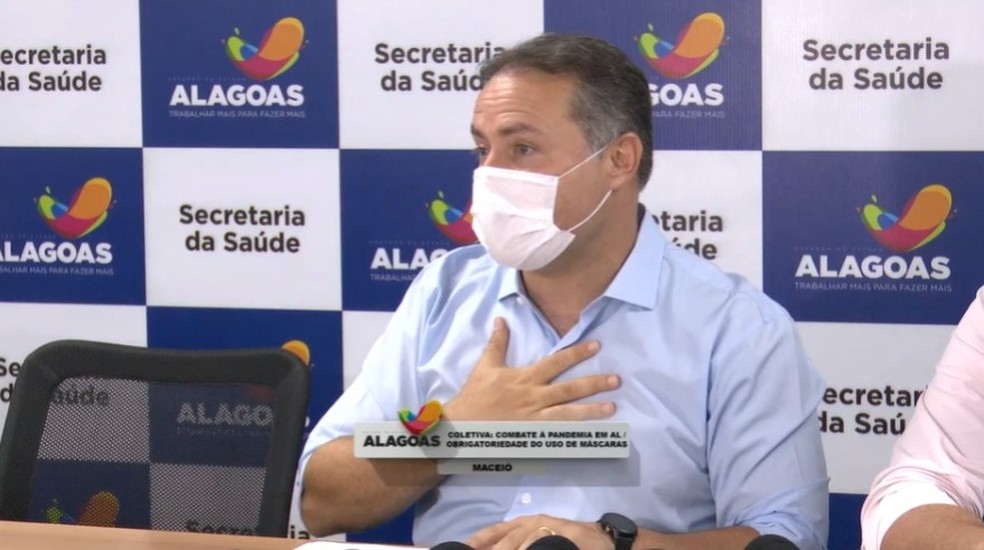 Governador Renan Filho anuncia em coletiva o fim da obrigatoriedade do uso de máscara em locais abertos em Alagoas — Foto: Reprodução/Facebook