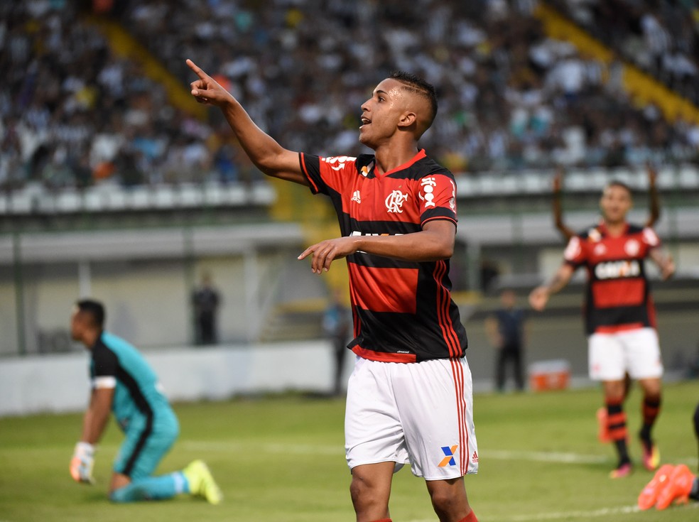 Jorge em comemoraÃ§Ã£o apÃ³s gol do Flamengo â€” Foto: AndrÃ© DurÃ£o