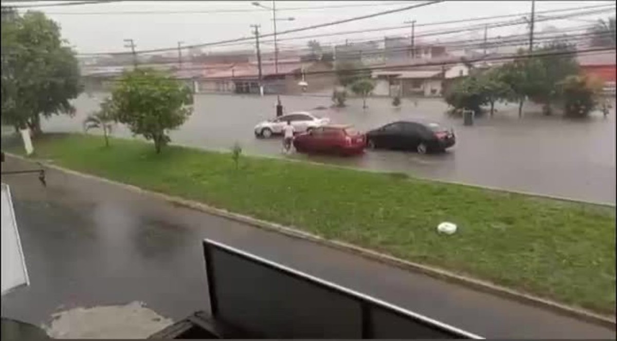 VÍdeo Chuva Forte Alaga Ruas Em Resende Sul Do Rio E Costa Verde G1 