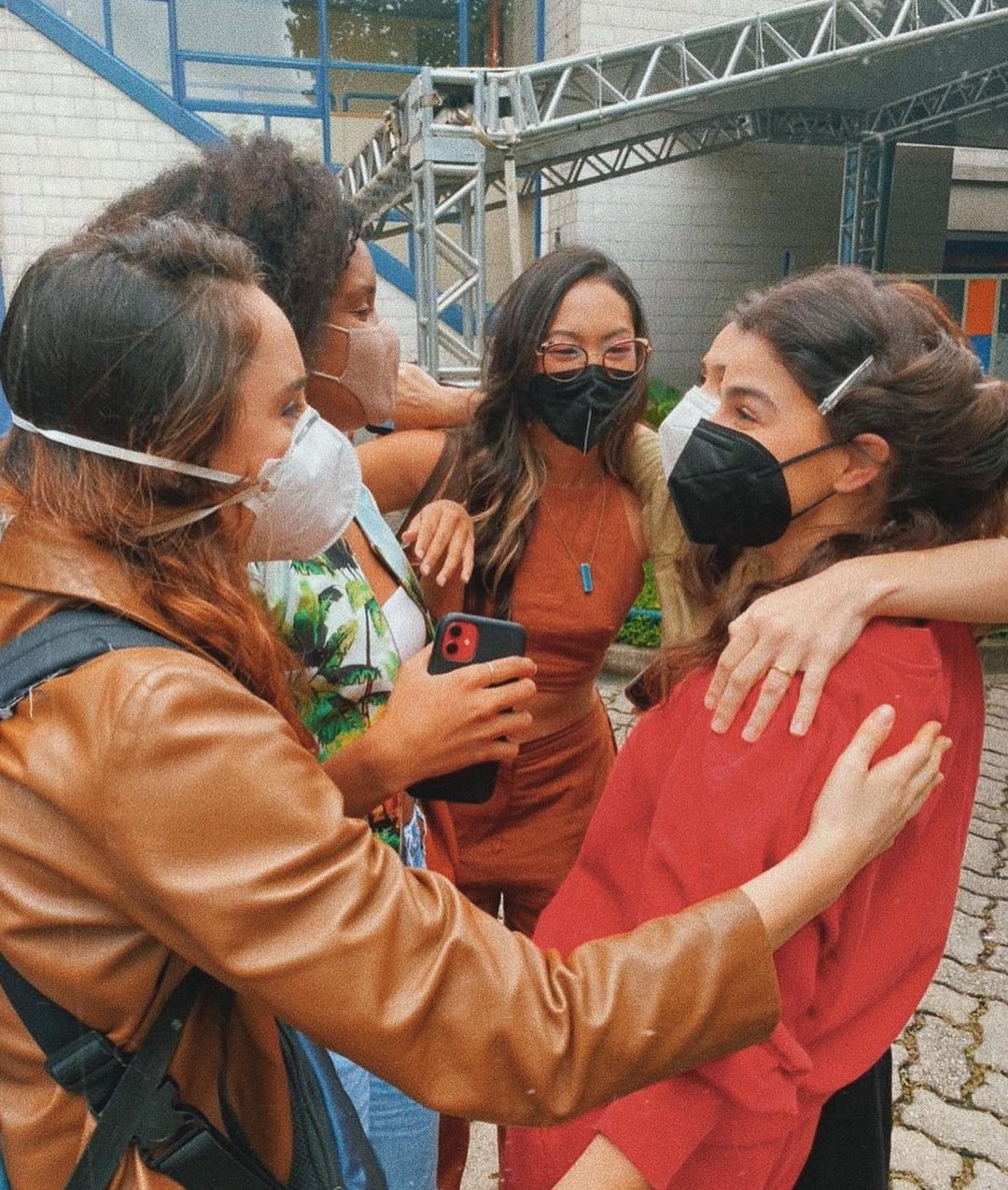 Ana Hikari publica reencontro com elenco de “As Five” e fãs comemoram (Foto: Reprodução / Instagram)