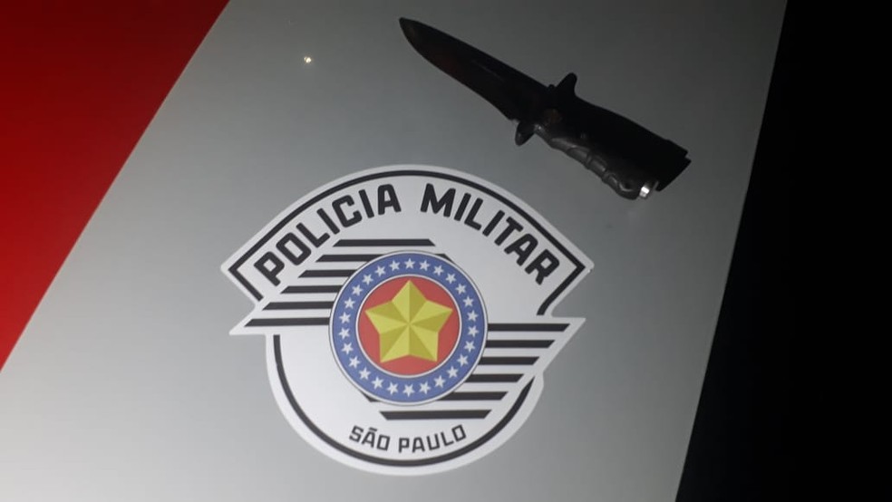 Faca foi apreendida â€” Foto: PolÃ­cia Militar