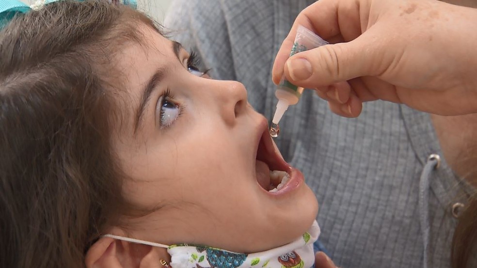 Campanha de vacinação contra a Poliomielite é destinada a crianças de 12 meses a menores de 5 anos de idade. — Foto: Reprodução/EPTV