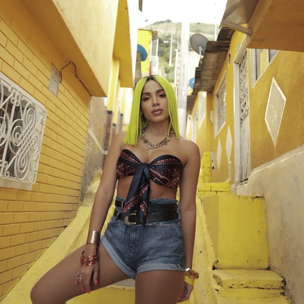 Anitta grava clipe de "Medicina" na Colômbia (Foto: Reprodução / Instagram)