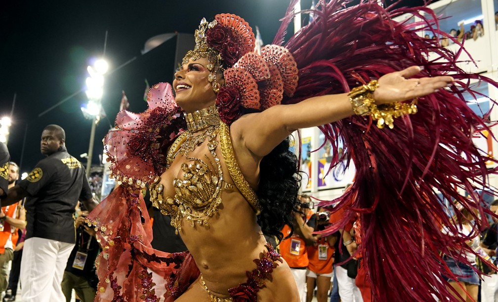 Salgueiro transforma Sapucaí em picadeiro em desfile sobre primeiro palhaço  negro do Brasil | Carnaval 2020 no Rio de Janeiro | G1