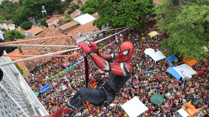 Enquanto Isso Na Sala De Justica Cariri E Elefante Comandam A Festa Em Olinda Carnaval 2020 Em Pernambuco G1