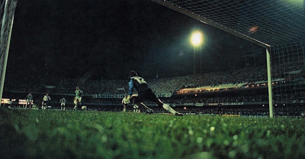 Evair marca na decisão do Paulista de 1993 (Foto: S.E Palmeiras)