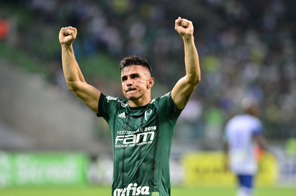 Sem saber se será titular contra o Santos, Willian diz: 'Quem entrar vai dar conta'