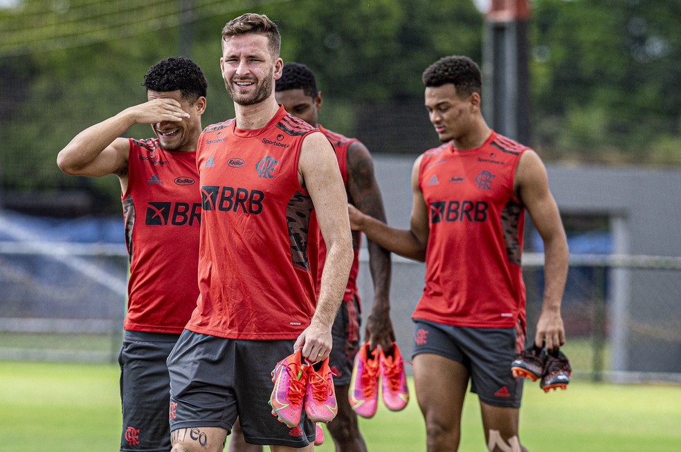 Leo Pereira faltou ao treino do Flamengo nesta quinta-feira — Foto: Marcelo Cortes / Flamengo