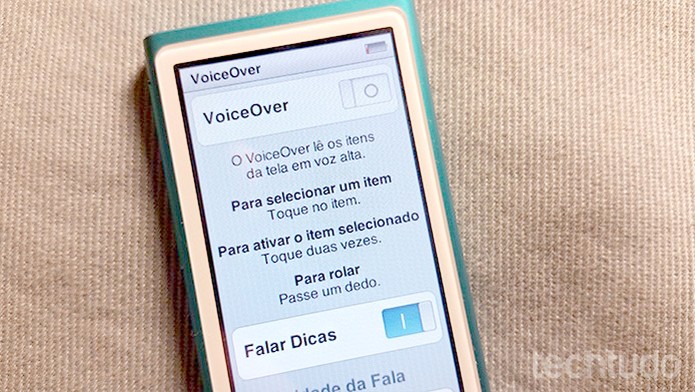 Recurso VoiceOver permite ler itens na tela do iPod (Foto: Barbara Mannara/TechTudo)