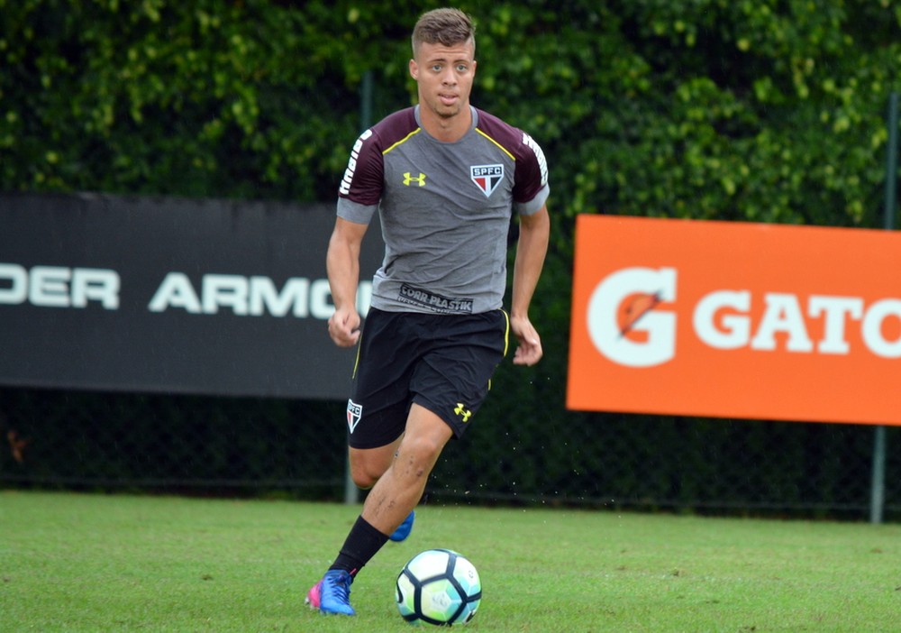 Pai comemora recuperação de Lucas Fernandes e crê em sucesso do filho no São Paulo