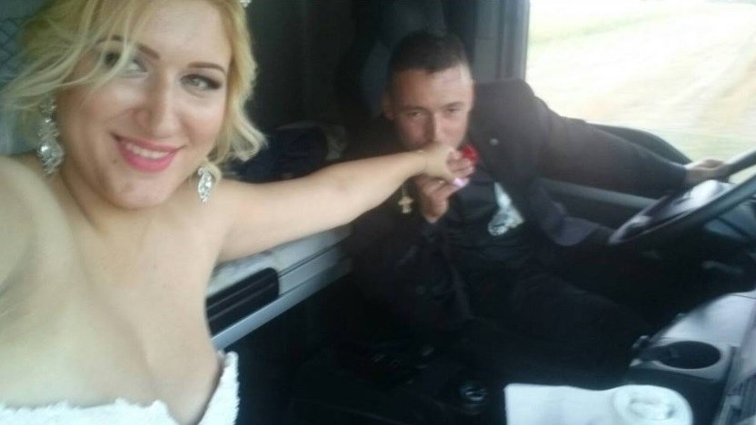 Jellena e o noivo a caminho do casório