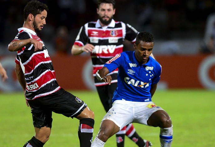 Narrador diz que Cruzeiro sofre com ausências e vê organização com Bento