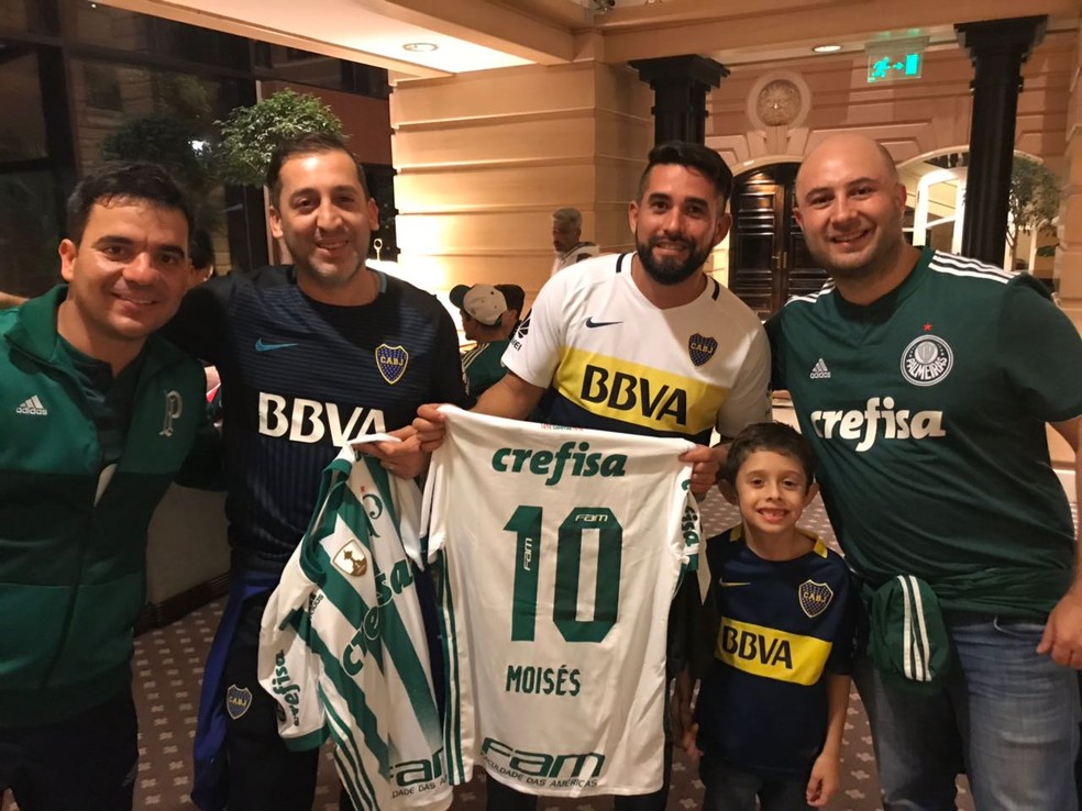 Torcedores do Boca salvam diretor do Palmeiras na saída da Bombonera