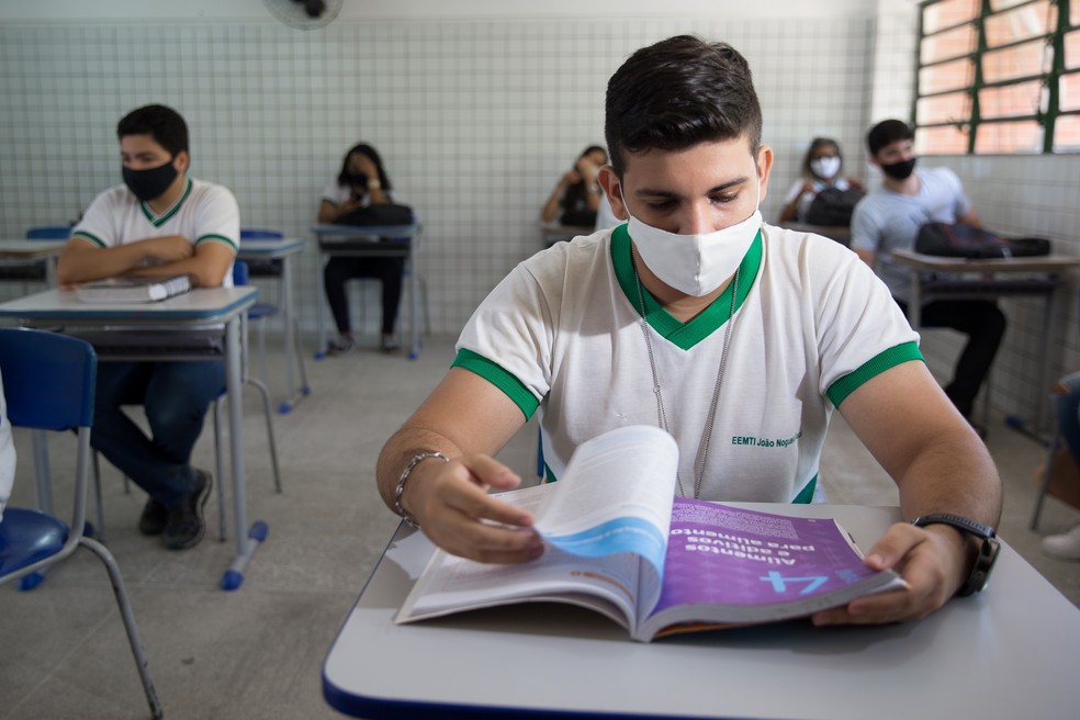 Seduc informou que vai ser exigida dos alunos a cópia do cartão de vacinação contra Covid-19 — Foto: Fabiane de Paula/SVM