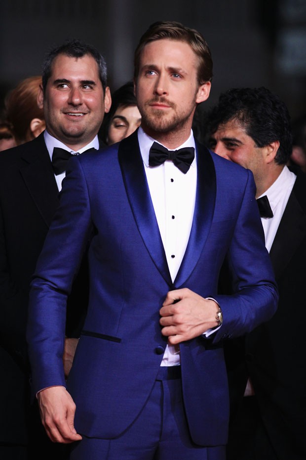 Ryan Gosling e seu badalado smoking azul (Foto: Getty Images)