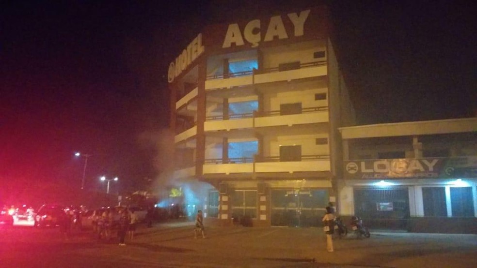Incêndio aconteceu por volta das 22h30 — Foto: Reprodução/Redes sociais