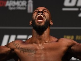 Jones avisa que deixou vago seu cinturão no UFC: 'Disponível' (Getty Images)