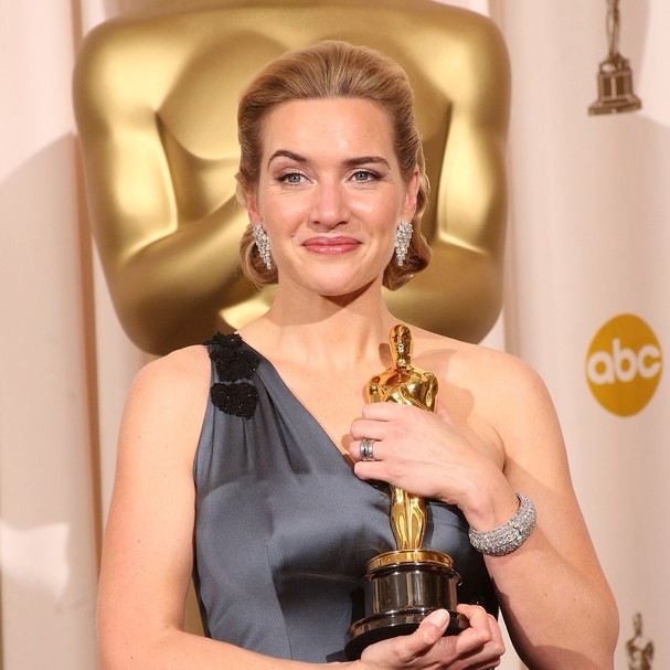 Inesperado: Kate Winslet guarda o Oscar no banheiro - Revista Glamour | Hot news