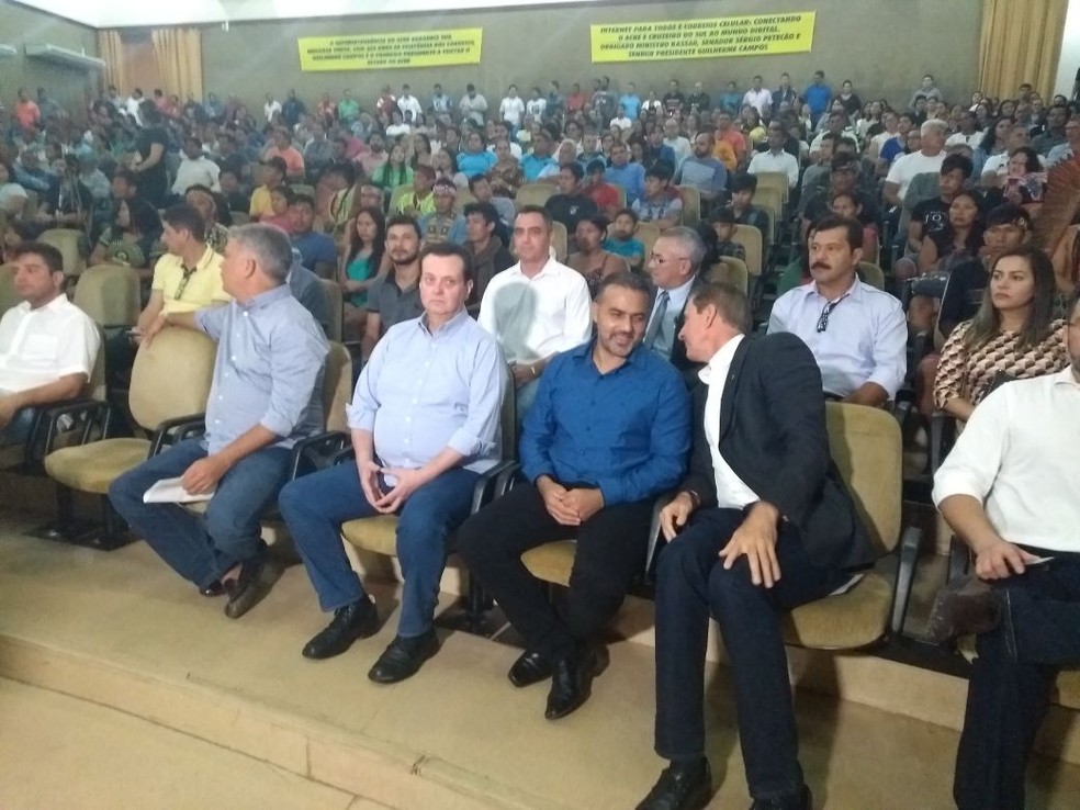 Ministro esteve no Acre para lançamento de selo dos Correios e famou sobre as fronteiras (Foto: Adelcimar Carvalho/G1)