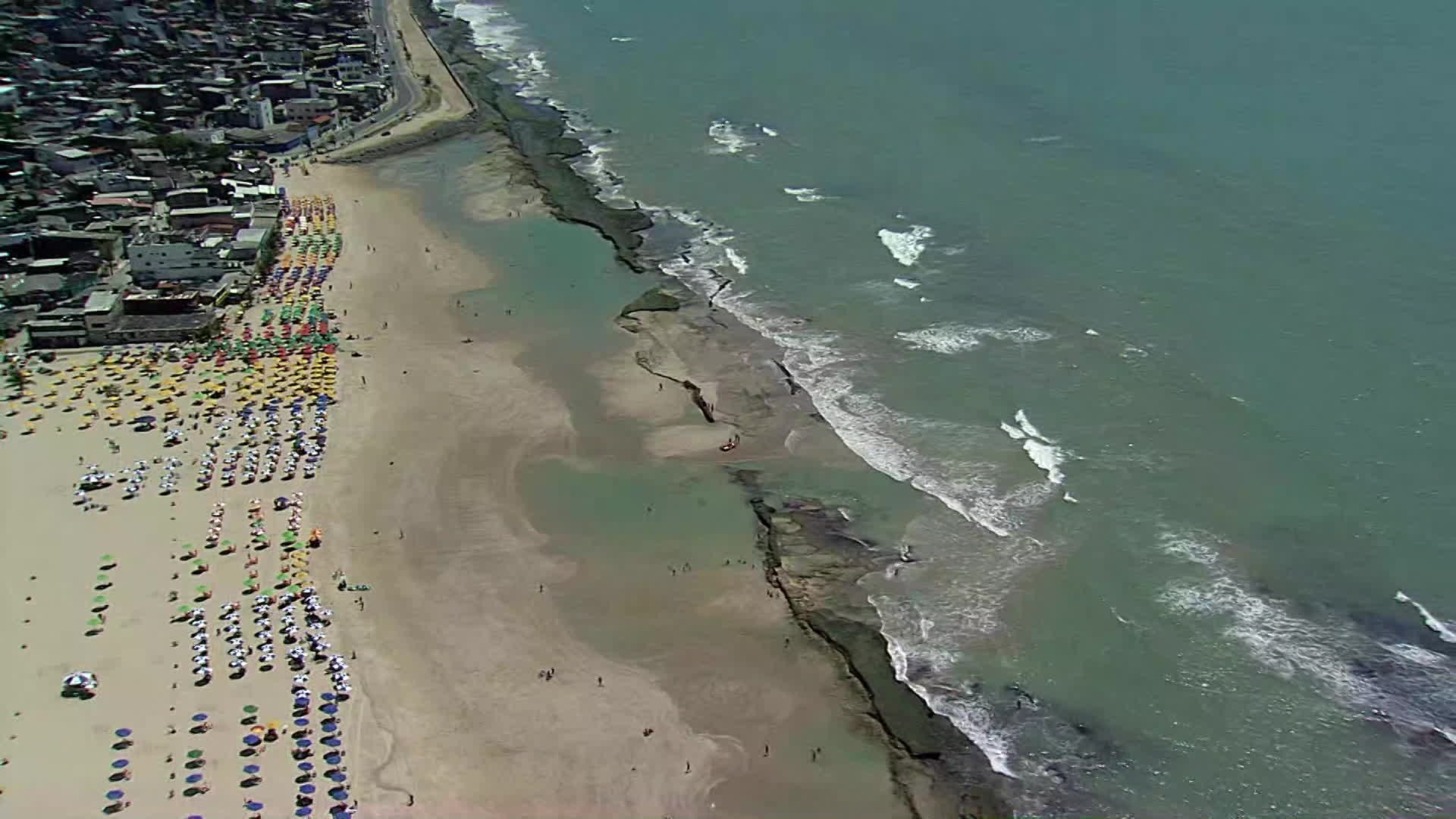 Bombeiros encontram corpo de adolescente que desapareceu ao mergulhar na Praia do Pina