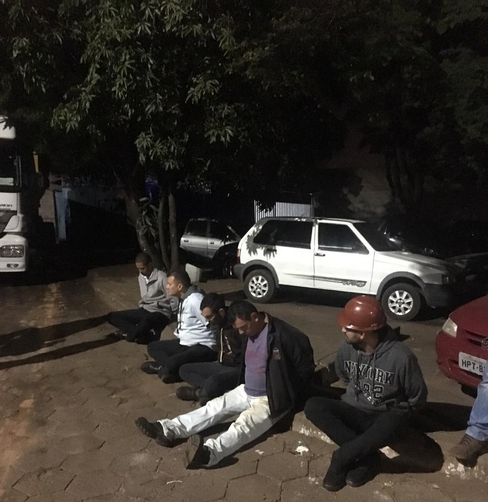 Suspeitos de desviar e revender combustível furtado são presos no DF — Foto: PCDF/Divulgação