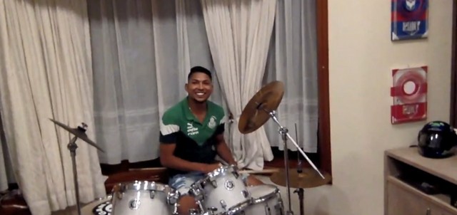 Rony toca bateria, fala de volta por cima no Palmeiras e elogia Abel: 