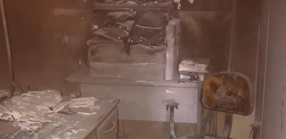 Princípio de incêndio atingiu prédio do Detran ao lado da sala de provas teóricas — Foto: Redes sociais