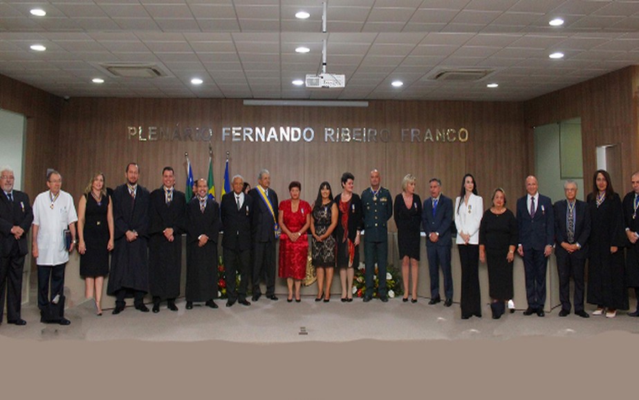 Personalidades que contribuíram para o aprimoramento do serviço eleitoral são homenageadas pelo TRE/SE