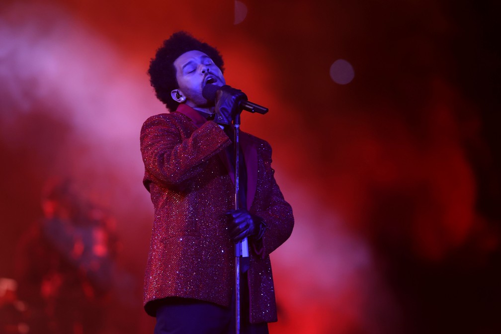 The Weeknd durante show no Super Bowl, em Tampa, na Flórida, em 2021 — Foto: Getty Images via AFP