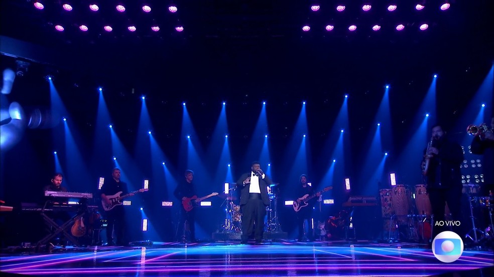 Bruno Fernandez canta na Final do 'The Voice Brasil' — Foto: Globo