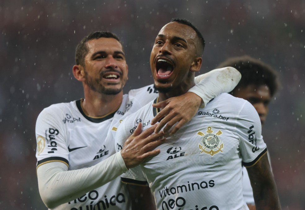 Confira os melhores momentos de Internacional 2x2 Corinthians