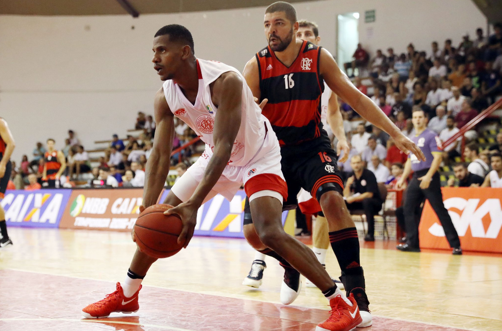 No embalo de Lucas Dias, Paulistano confirma boa fase e derruba líder Fla