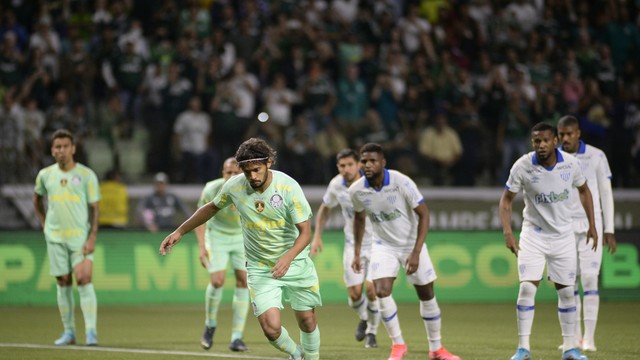 Gustavo Scarpa bate pnalti em Palmeiras x Ava